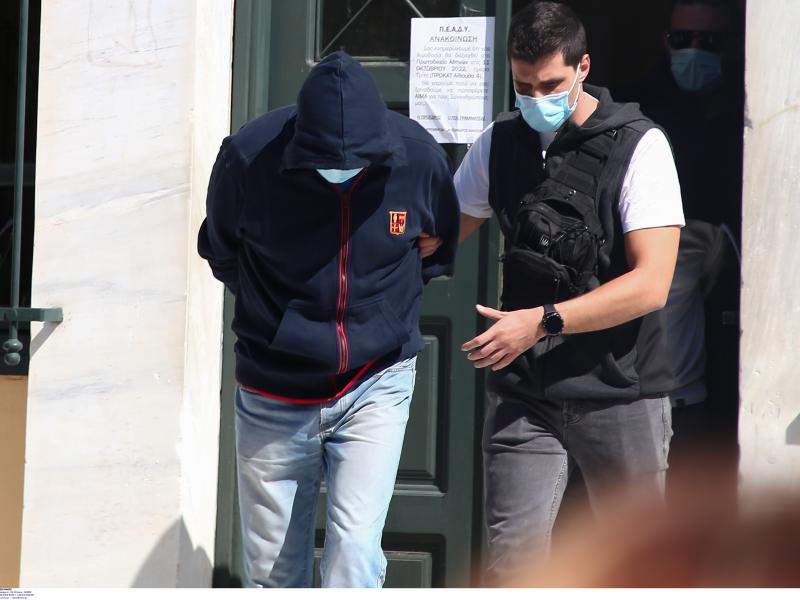 Μίχος παιδεραστής