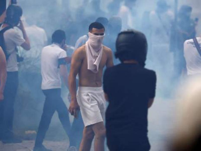 Γαλλία: Εκτροχιάζεται η κατάσταση στη Ναντέρ – Σοβαρά επεισόδια και χημικά