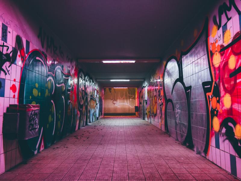 Φινλανδία: Αντιδήμαρχος του Ελσίνκι πιάστηκε να ζωγραφίζει παρανόμως γκράφιτι