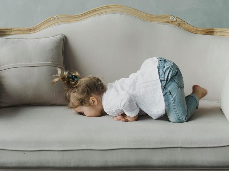 Παιδί που κάθεται πολλές ώρες