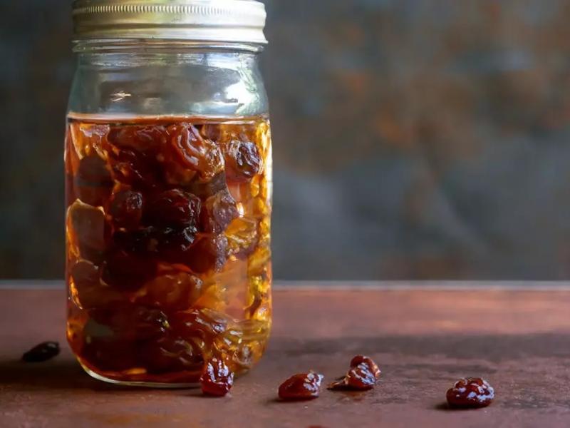 Σταφίδες σε νερό