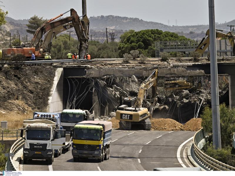 Κατεδάφιση γέφυρας στον Ισθμό