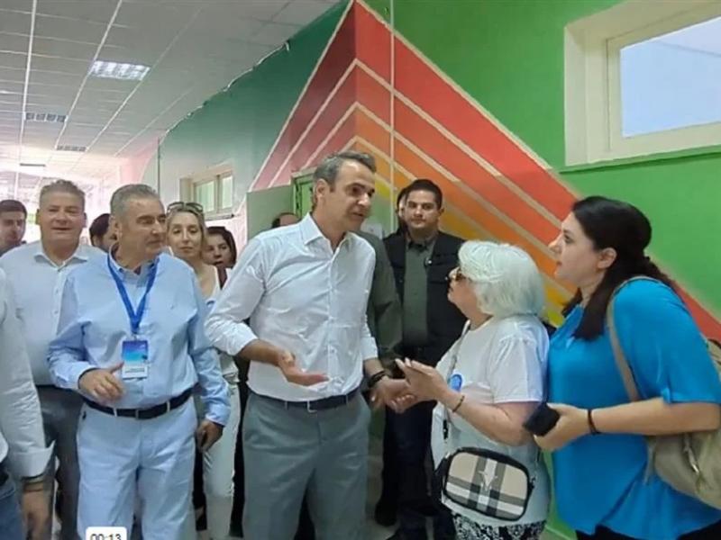 Γυναίκα τρόμαξε με την πομπή Μητσοτάκη