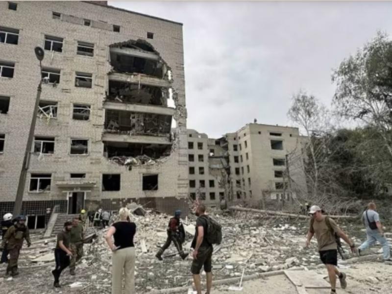 Νέοι βομβαρδισμοί - Τουλάχιστον 51 νεκροί από το χτύπημα στην Πολτάβα