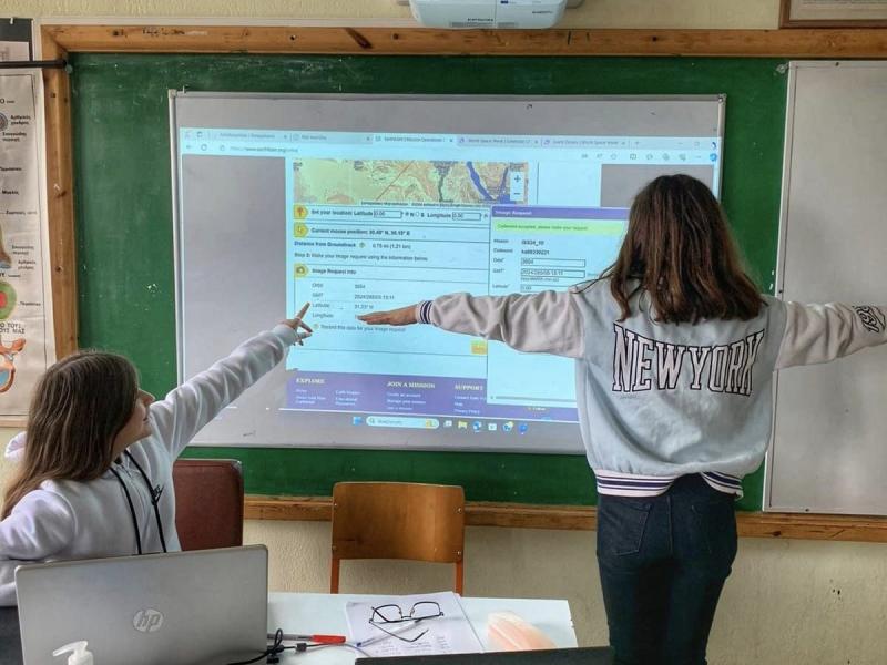 Μαθήτριες στο Γυμνάσιο Λογγάδων