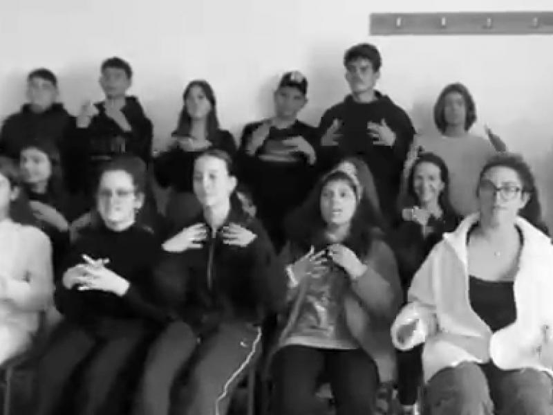 Βίντεο στη νοηματική μαθητών ΓΕΛ Μυκόνου