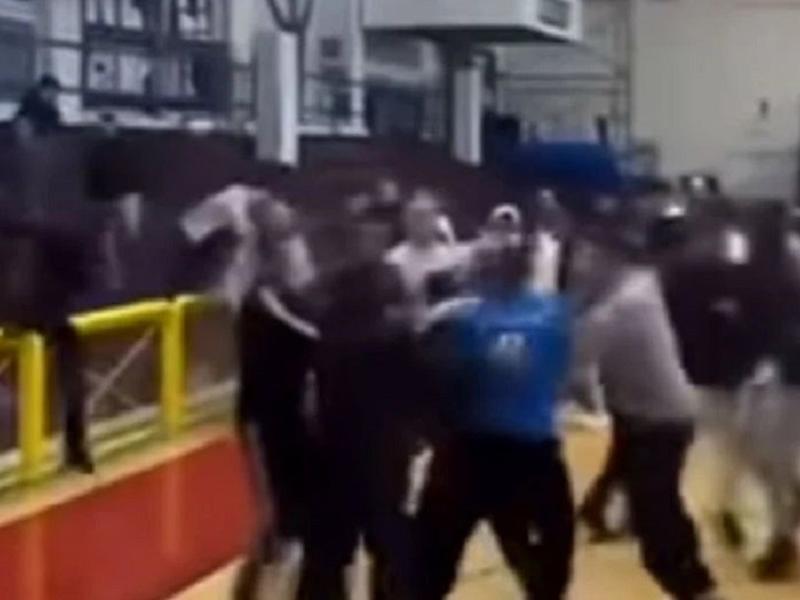 Άγριο ξύλο μαθητών σε αγώνα μπάσκετ