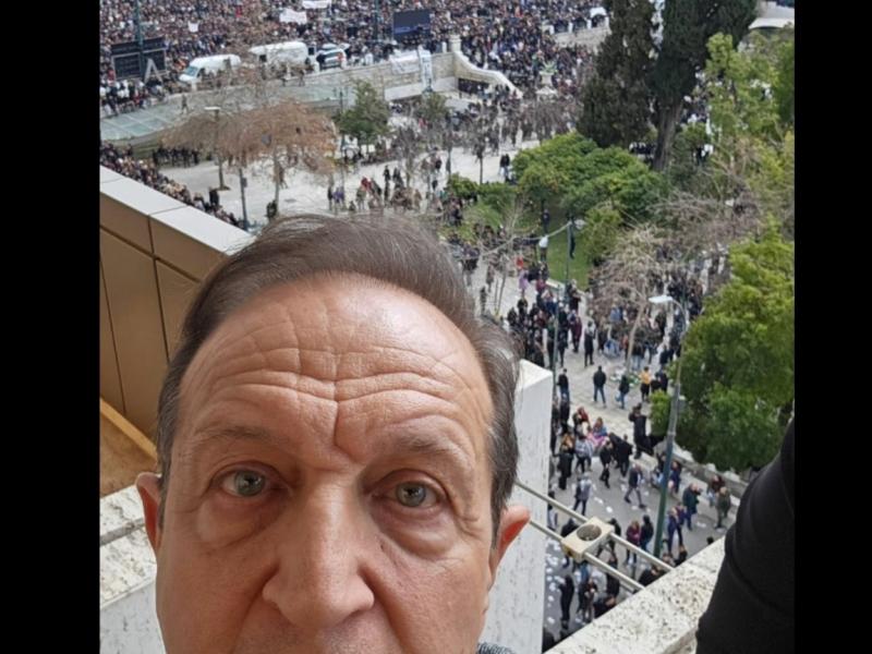 Μπιμπίλας στο Σύνταγμα