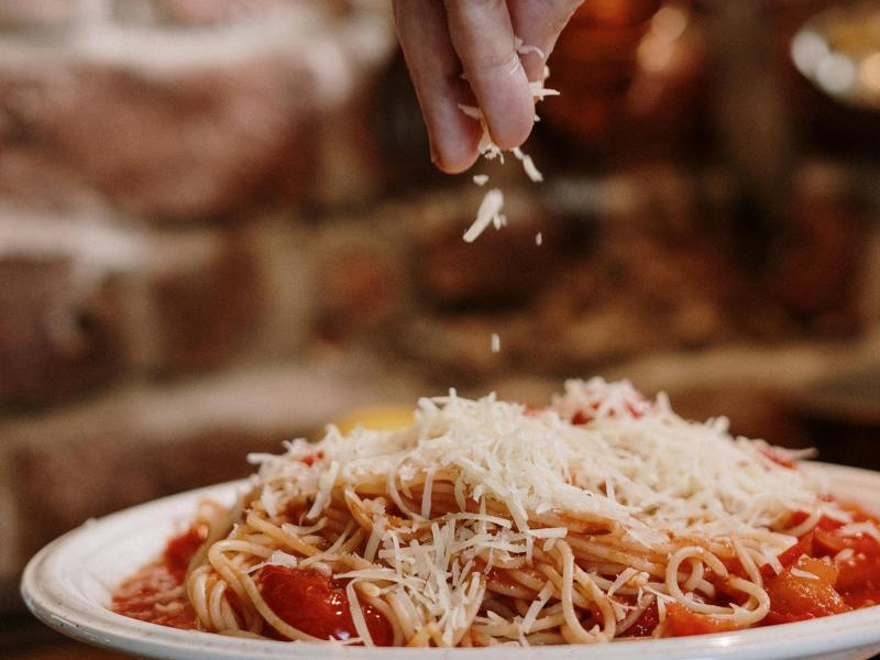 Ζυμαρικά με κόκκινη σάλτσα