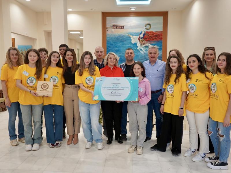 Μαθητές με βραβείο καλύτερης προώθησης προϊόντος