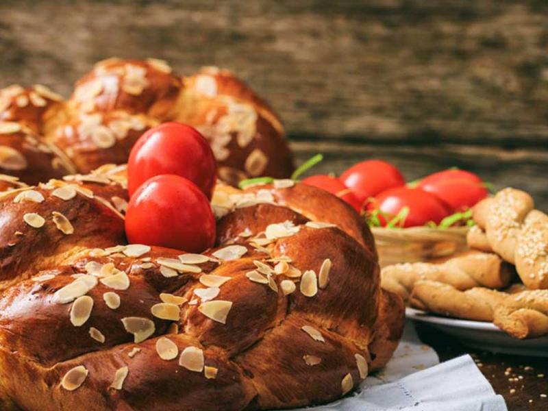 Τσουρέκια - Αυγά