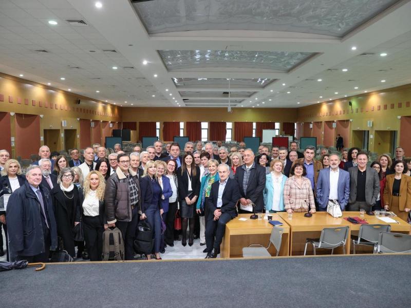 dieythintes ekpaideysis