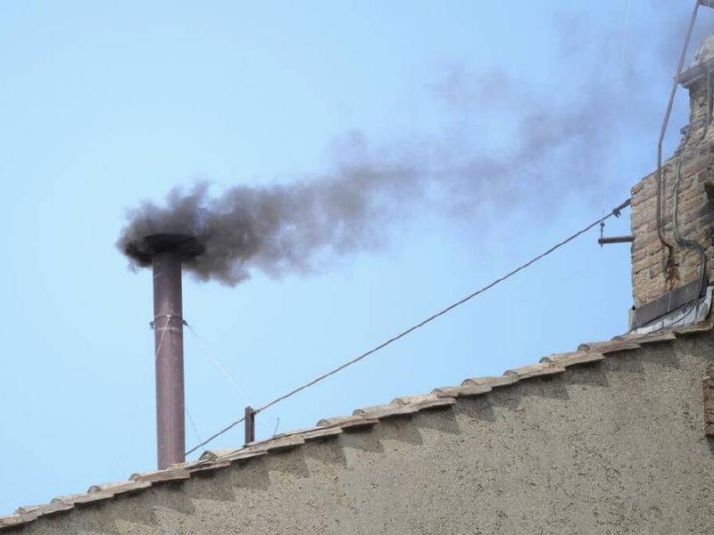 Μαύρος καπνός από την Καπέλα Σιξτίνα