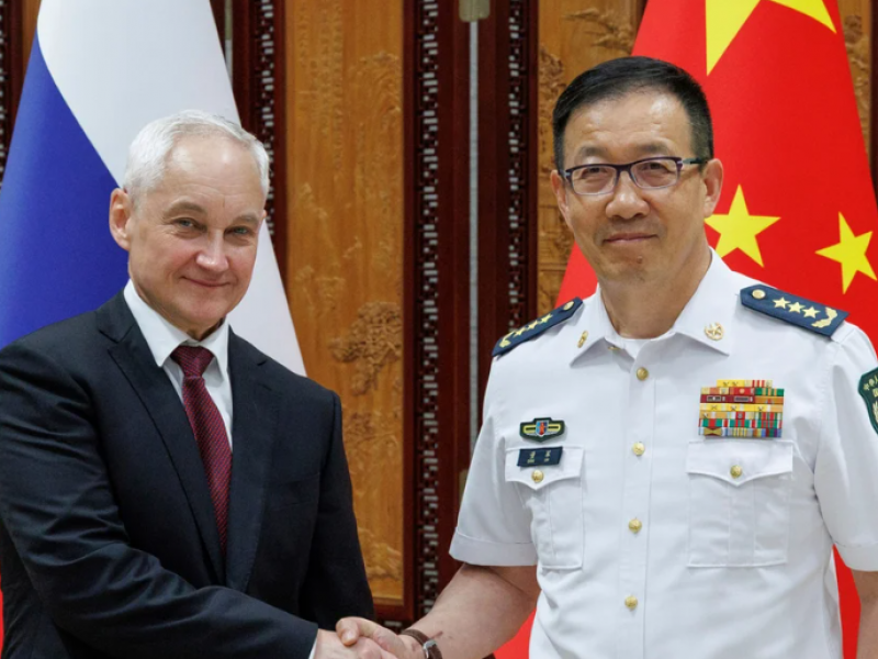 οι υπουργοί Άμυνας του Ιράν και της Ρωσίας