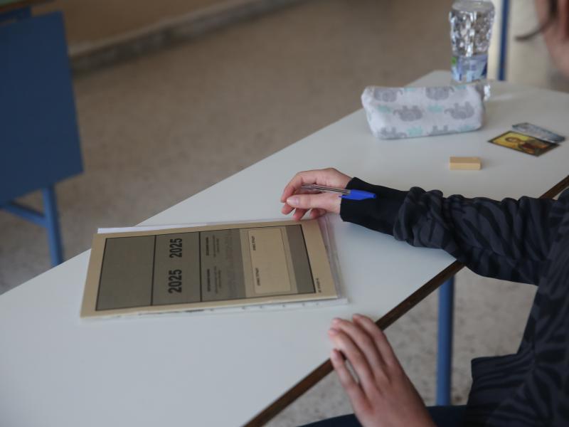 μαθήτρια που δίνει πανελλήνιες