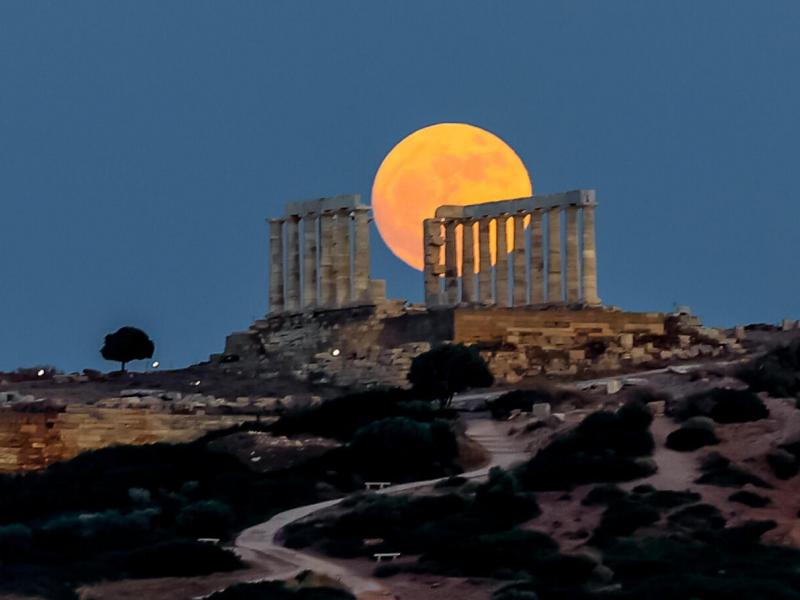 Πανσέληνος της Φράουλας στο Σούνιο