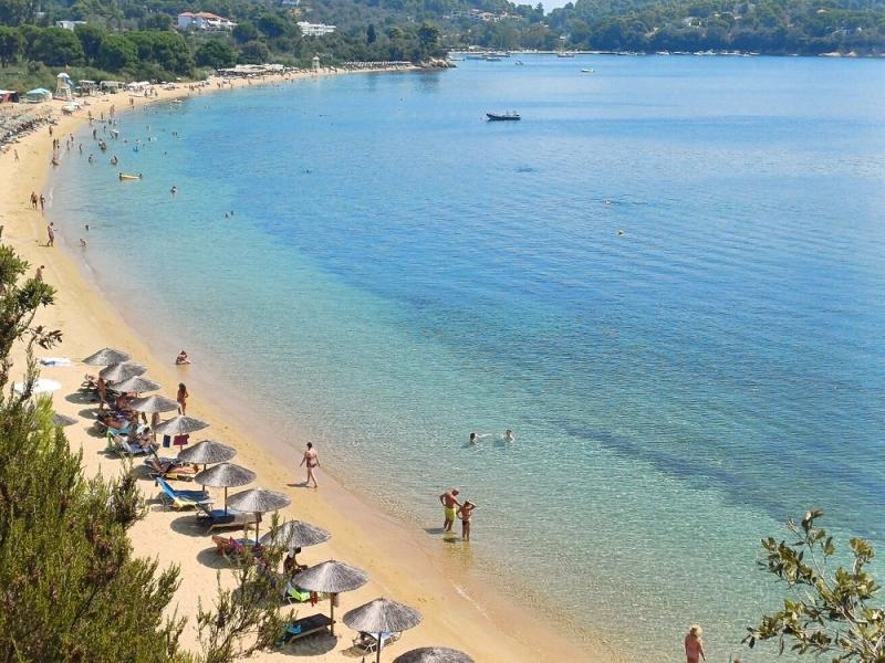 Παραλία Αγίας Παρασκευής στην Σκιάθο