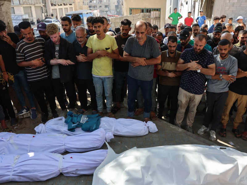 Φρίκη στη Γάζα: Πολύνεκρη επίθεση σε καφέ με θύματα παιδιά, γυναίκες και καλλιτέχνες