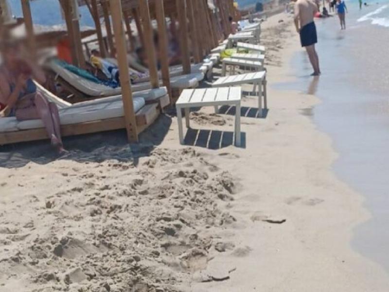 Ξαπλώστρες στα Φαλάσαρνα