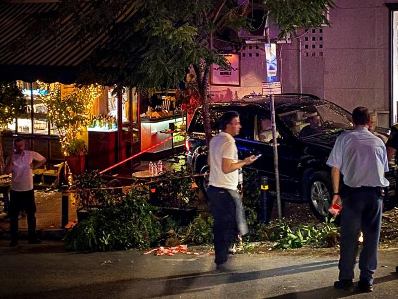 τζιπ στο κολωνάκι