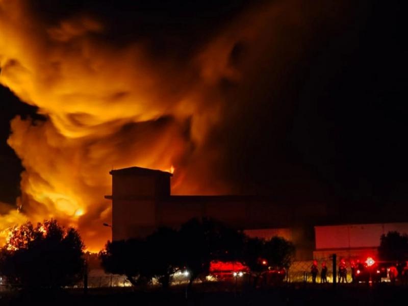 Φωτιά σε εργοστάσιο στα Μέγαρα
