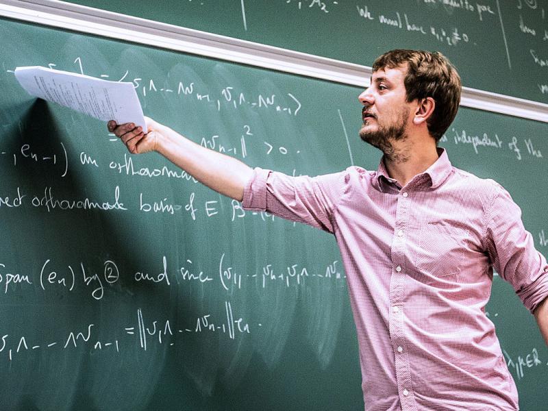 ΕΚΠΑΙΔΕΥΤΙΚΟΣ