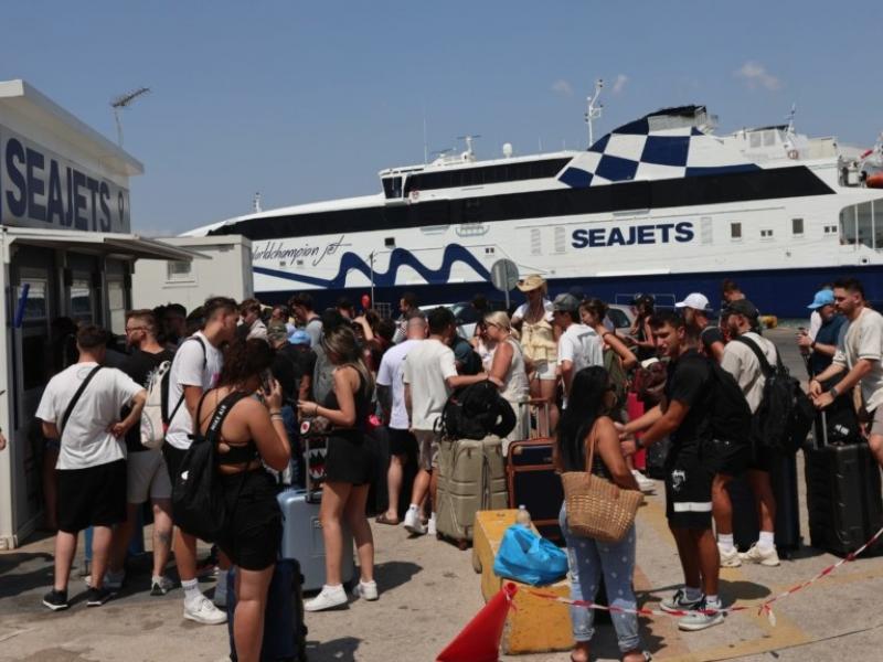 Απαγορευτικό απόπλου στον Πειραιά