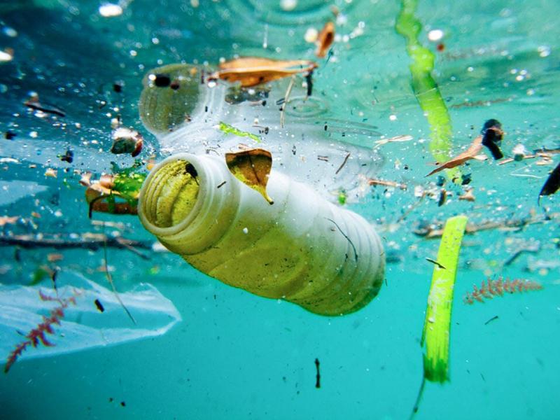 Σκουπίδια στις θάλασσες