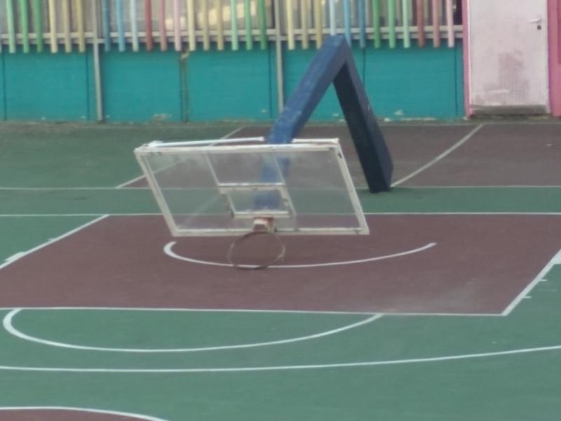 Μπασκέτα έπεσε σε σχολείο