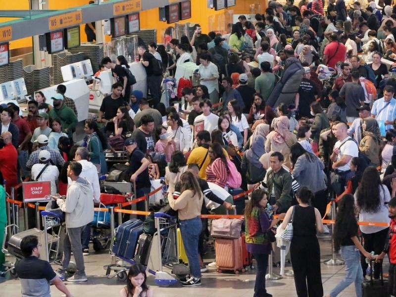 Κυβερνοεπίθεση, cyber attack, σε αεροδρόμια, κόσμος περιμένει στο check in