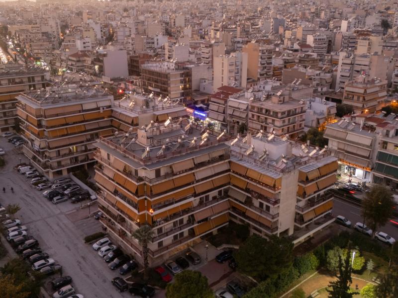 Πανοραμική φωτογραφία με πολυκατοικίες