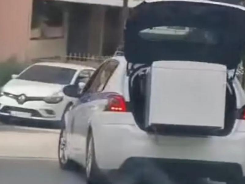 Περιπολικό με ψυγείο στο πορτ μπαγκάζ