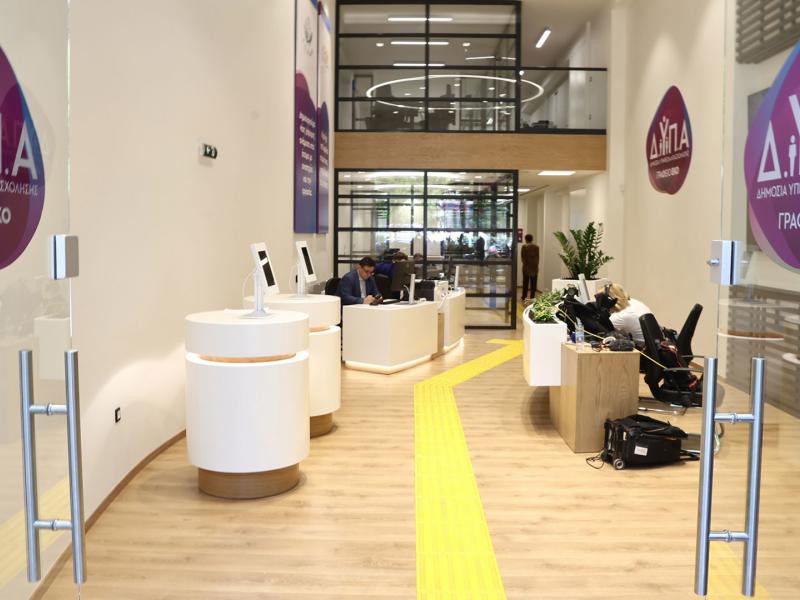 Το εσωτερικό από γραφεία της ΔΥΠΑ