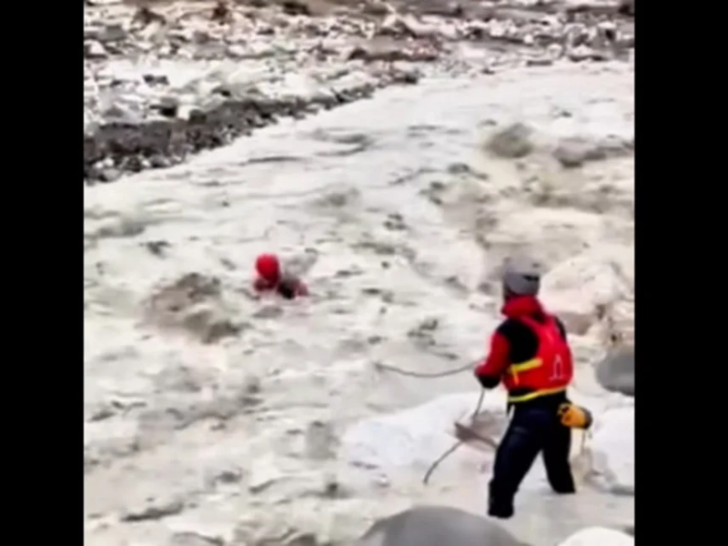 Διάσωση πυροσβέστη στα Τζουμέρκα