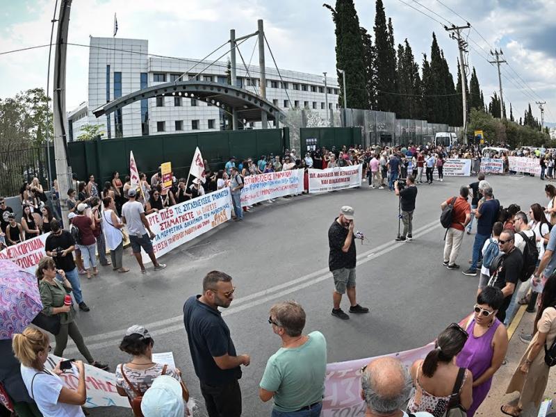 Κινητοποίηση στο Υπουργείο Παιδείας