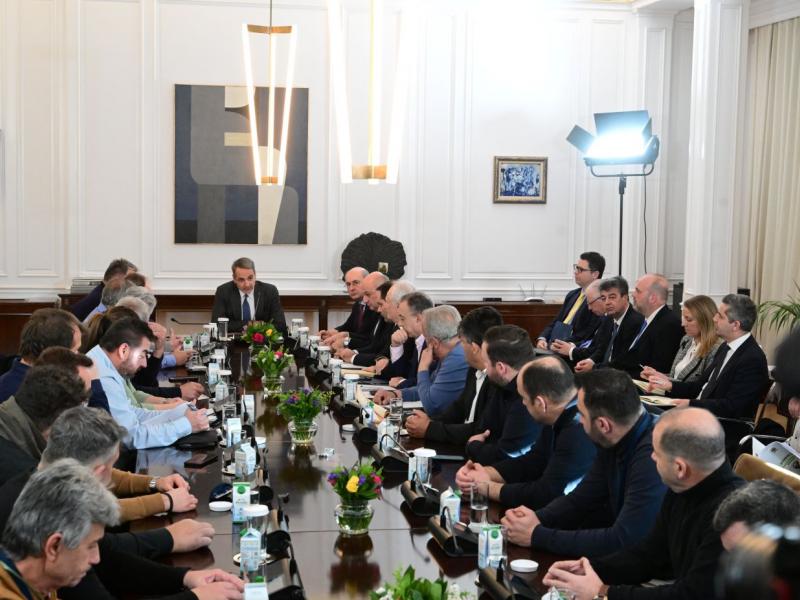 συνάντηση Μητσοτάκη με αγρότες