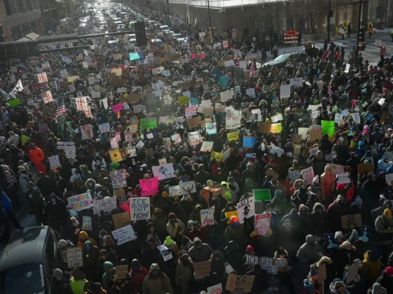 πορείες στις ΗΠΑ για τη νέα δολοφονία στην Μινεάπολη από πράκτορες της ICE