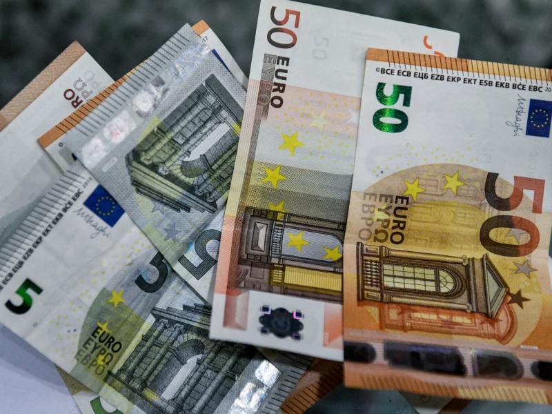 Χρήματα, χαρτονομίσματα σε ευρώ