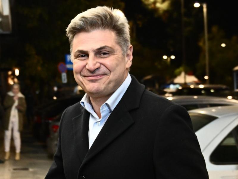 Νίκος Φαραντούρης