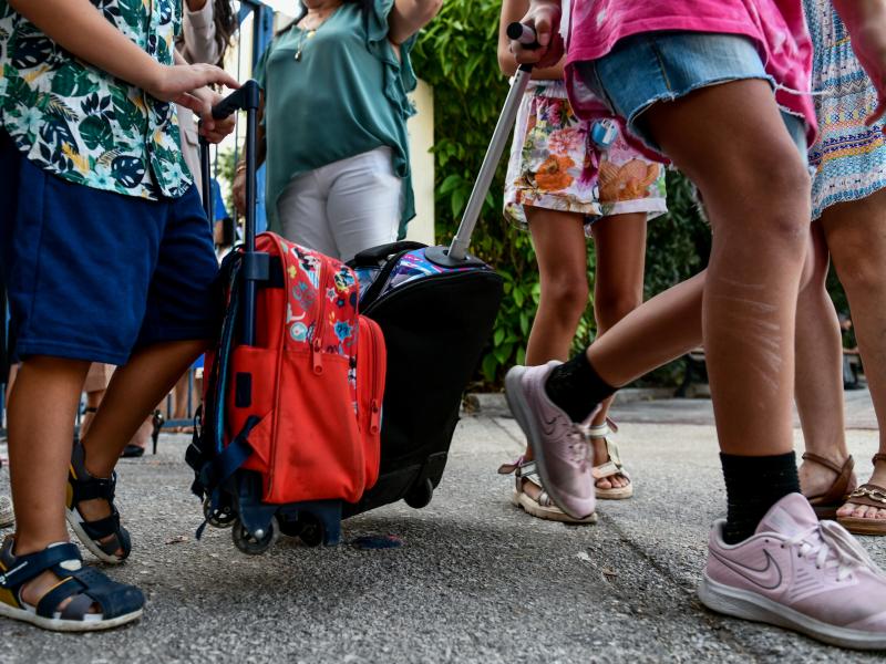 Μαθητές με τσάντες