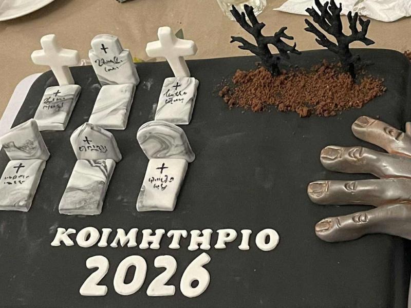 Ρόδος: Κοιμητήριο έκοψε μια… μακάβρια βασιλόπιτα και έγινε viral