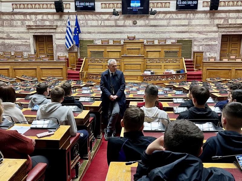 Μάξιμος Χαρακόπουλος σε μαθητές