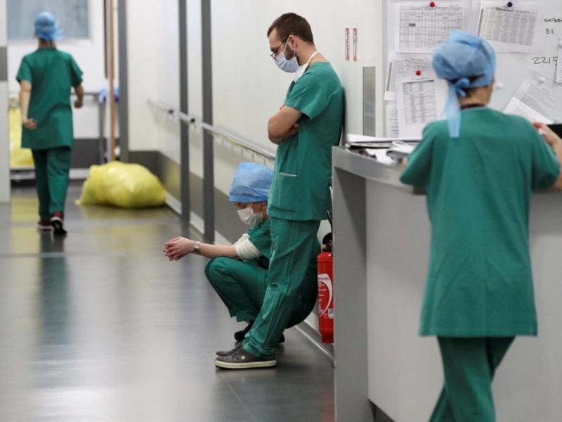 γιατροί σε νοσοκομείο