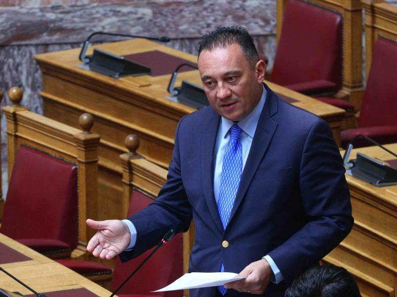 Ο υφυπουργός Παιδείας Κώστας Βλάσης στη Βουλή