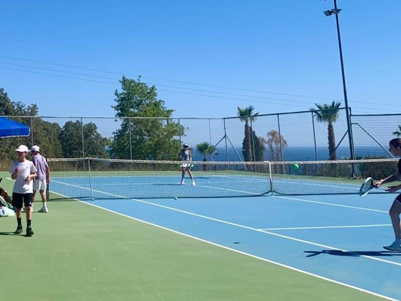 ΥΠΑΙΘΑ: Προκήρυξη Πανελλήνιων Αγώνων αντισφαίρισης για ΓΕΛ και ΕΠΑΛ