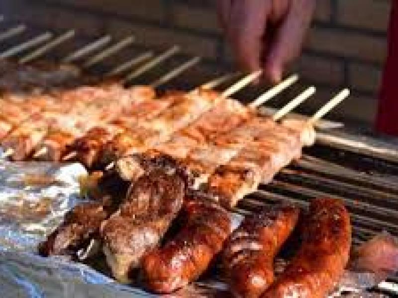 Τσικνοπέμπτη, σουβλάκια