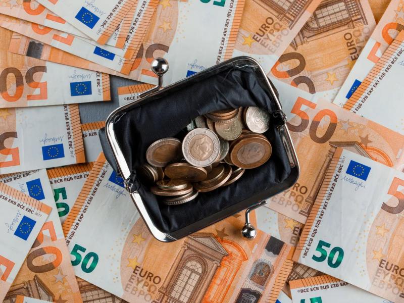 150 ευρώ σε χιλιάδες νέους – Ποιοι είναι οι δικαιούχοι του Youth Pass