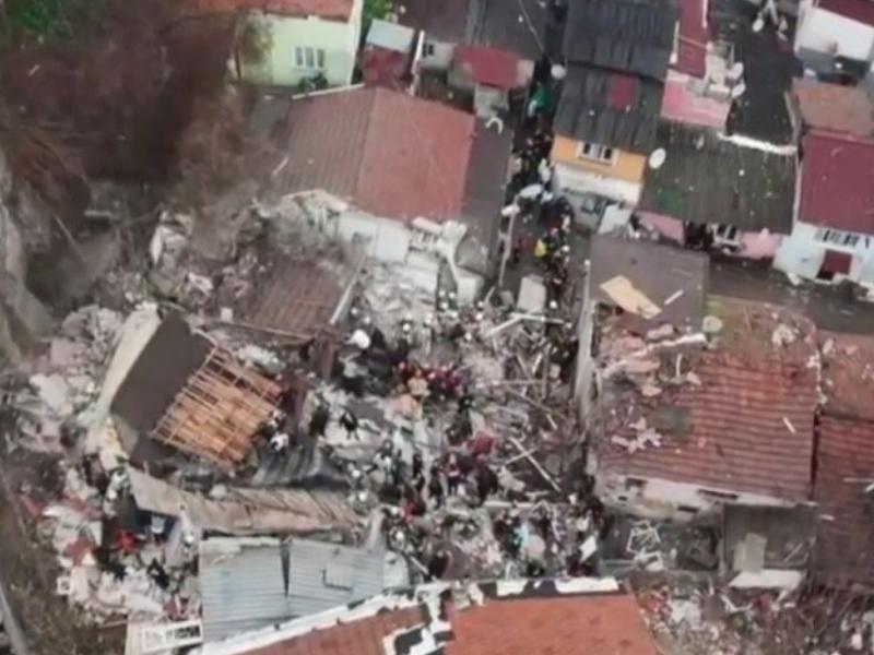 Κατάρρευση κτηρίων στην Κωνσταντινούπολη