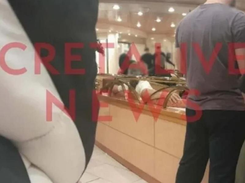 Άντρας εισέβαλε γυμνός σε καμπίνα μαθητριών