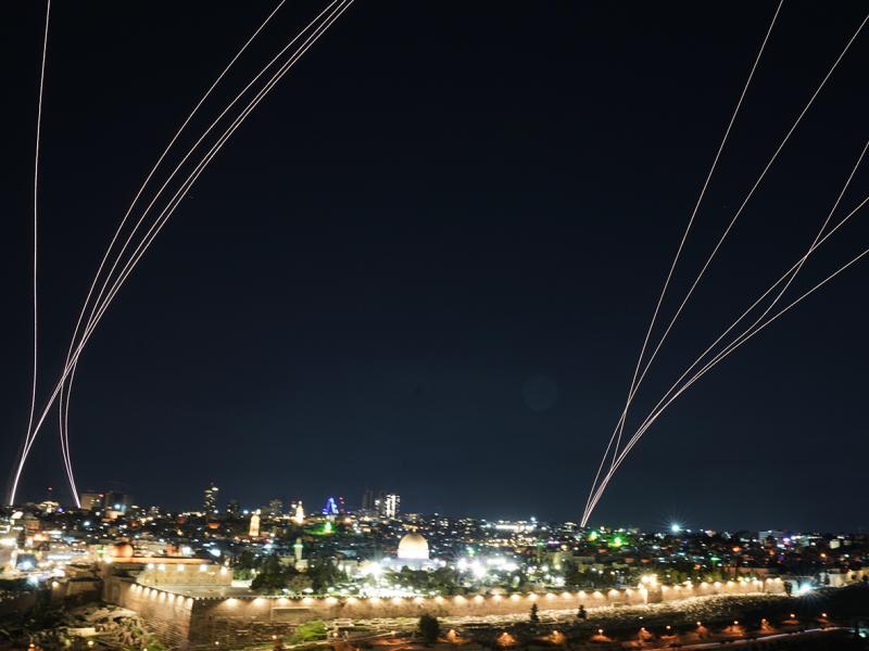 πύραυλοι πέφτουν στο Ισραήλ